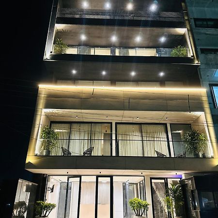 The Lodgers 2 Bhk Serviced Apartment Near Artemis Hospital Sector 57 Gurgaon - Nearest Metro Station Sector 54 Chowk Екстер'єр фото