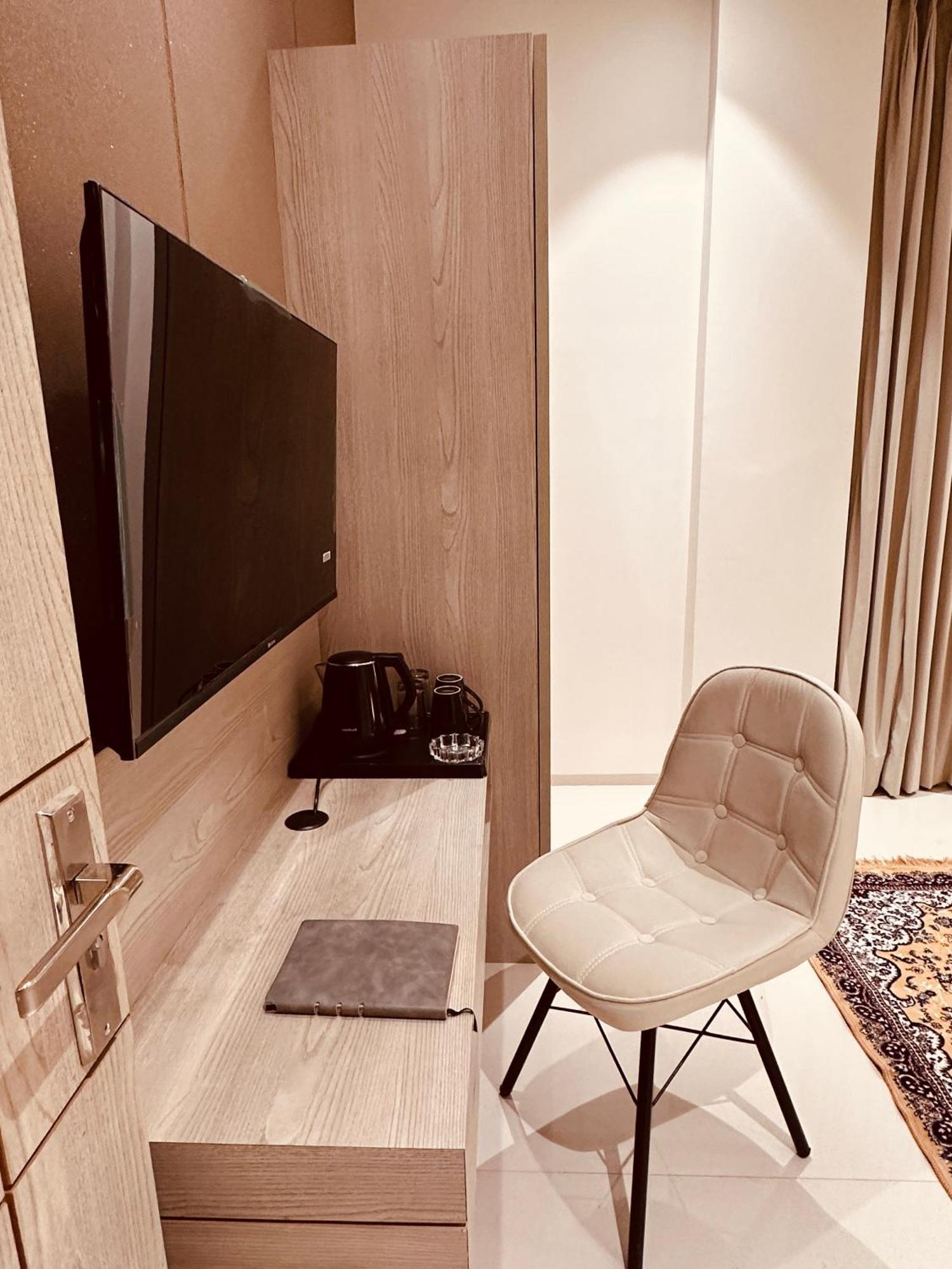 The Lodgers 2 Bhk Serviced Apartment Near Artemis Hospital Sector 57 Gurgaon - Nearest Metro Station Sector 54 Chowk Екстер'єр фото