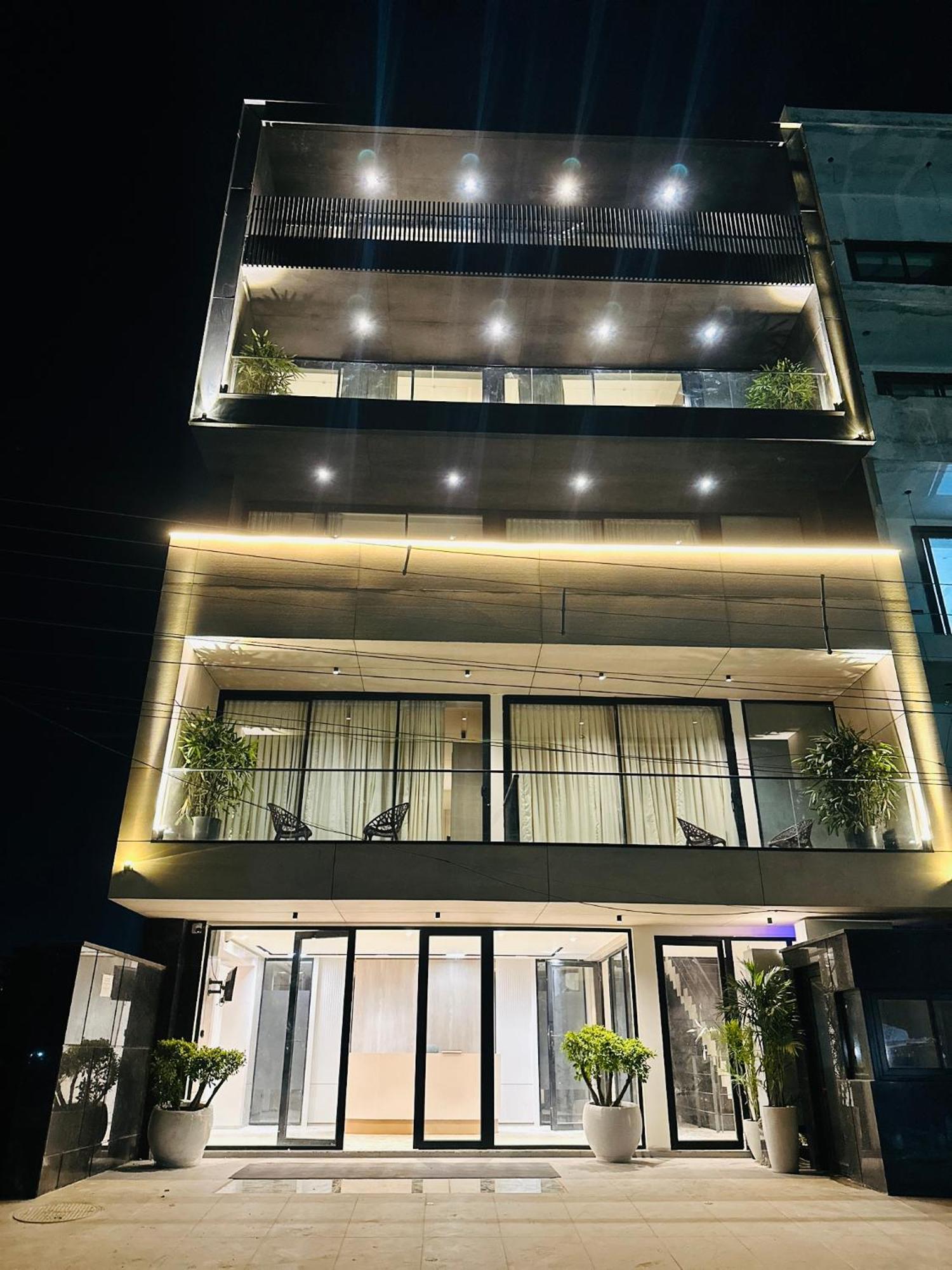 The Lodgers 2 Bhk Serviced Apartment Near Artemis Hospital Sector 57 Gurgaon - Nearest Metro Station Sector 54 Chowk Екстер'єр фото