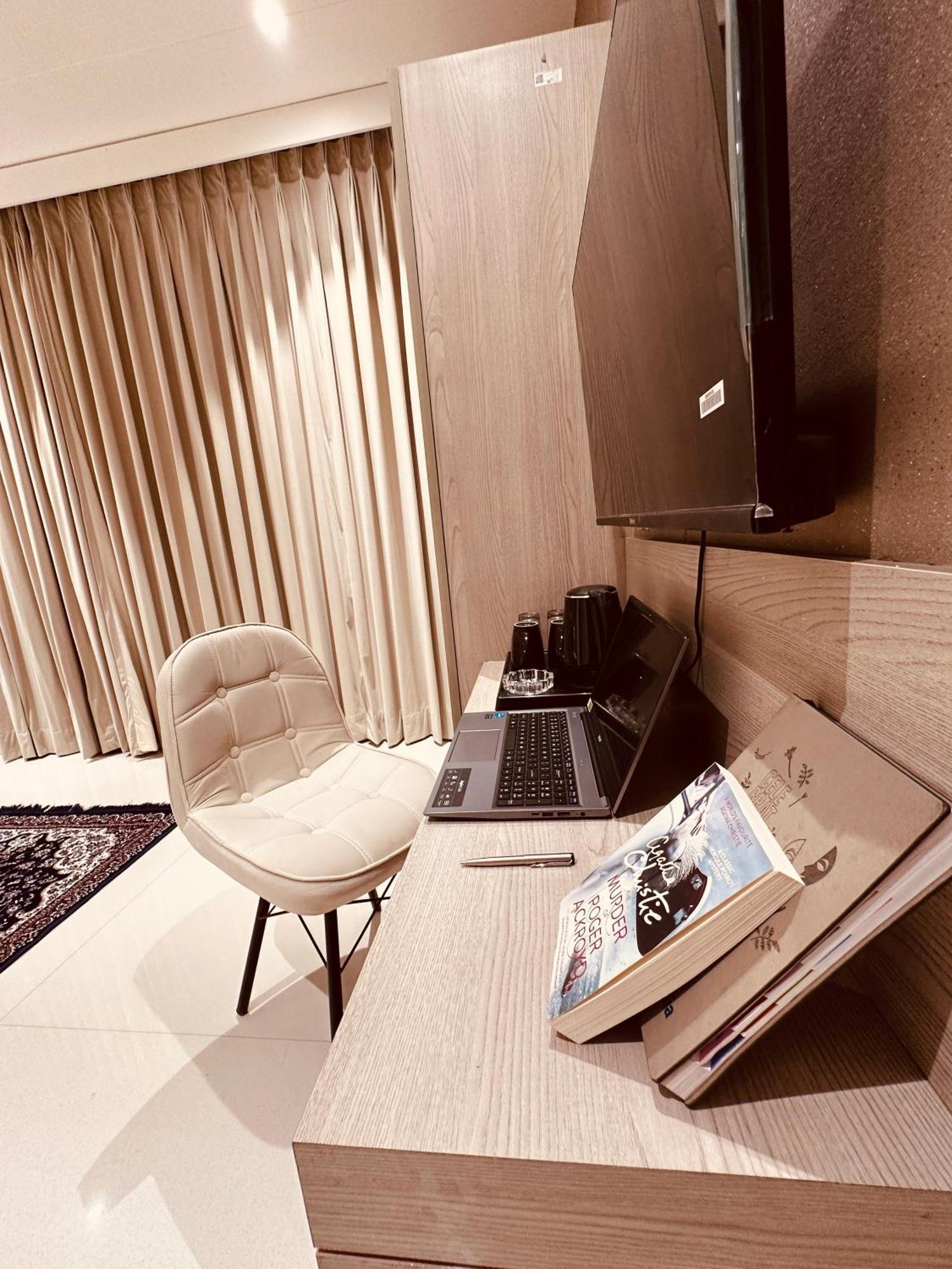 The Lodgers 2 Bhk Serviced Apartment Near Artemis Hospital Sector 57 Gurgaon - Nearest Metro Station Sector 54 Chowk Екстер'єр фото